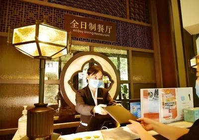 酒店服務(wù)業(yè)破局自救 多舉措加速?gòu)?fù)工復(fù)產(chǎn)，餐飲服務(wù)是關(guān)鍵戰(zhàn)場(chǎng)